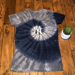 Girls NY Yankees tie dye V-neck Tee shirt